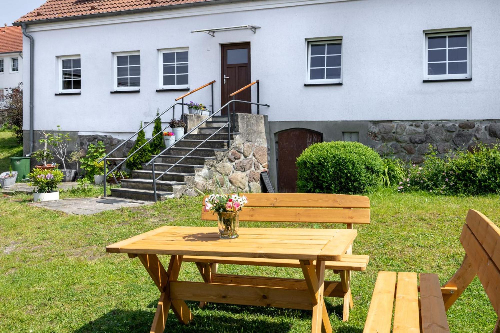 Ferienwohnung "Flori'S Ponyhof" Kröpelin エクステリア 写真